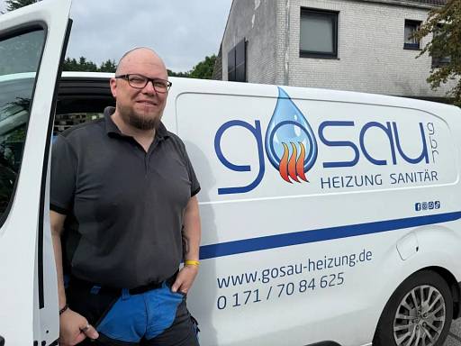 In offener Autotür © Gosau GbR © Gosau GbR